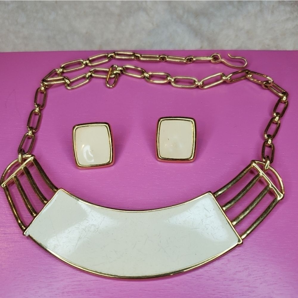 Beautiful vintage monet earrings and necklace set - Picture 2 of 8